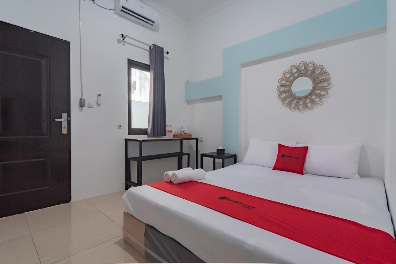 Hotel RedDoorz @ Jalan Raya Tuparev Karawang Zewnętrze zdjęcie