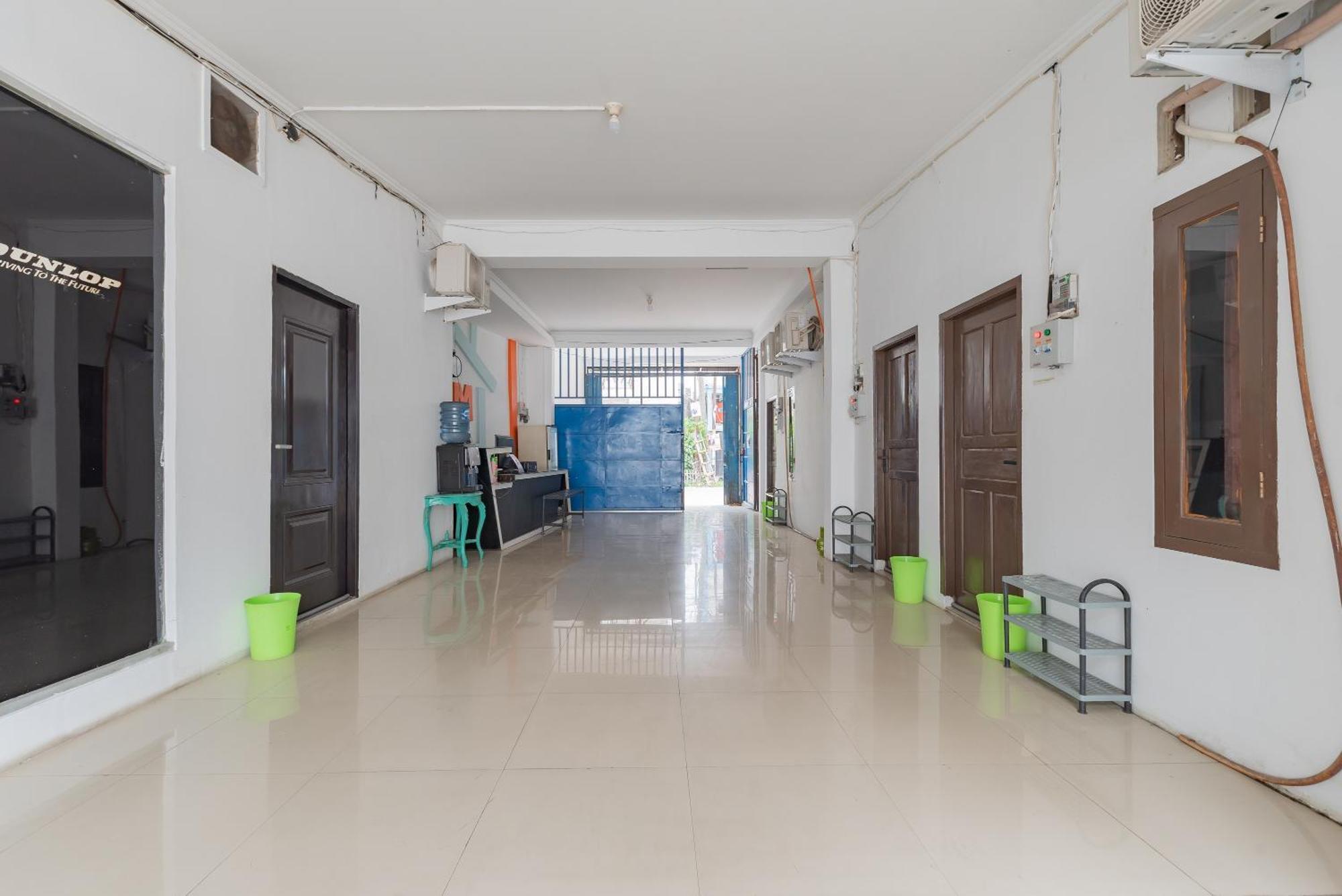 Hotel RedDoorz @ Jalan Raya Tuparev Karawang Zewnętrze zdjęcie