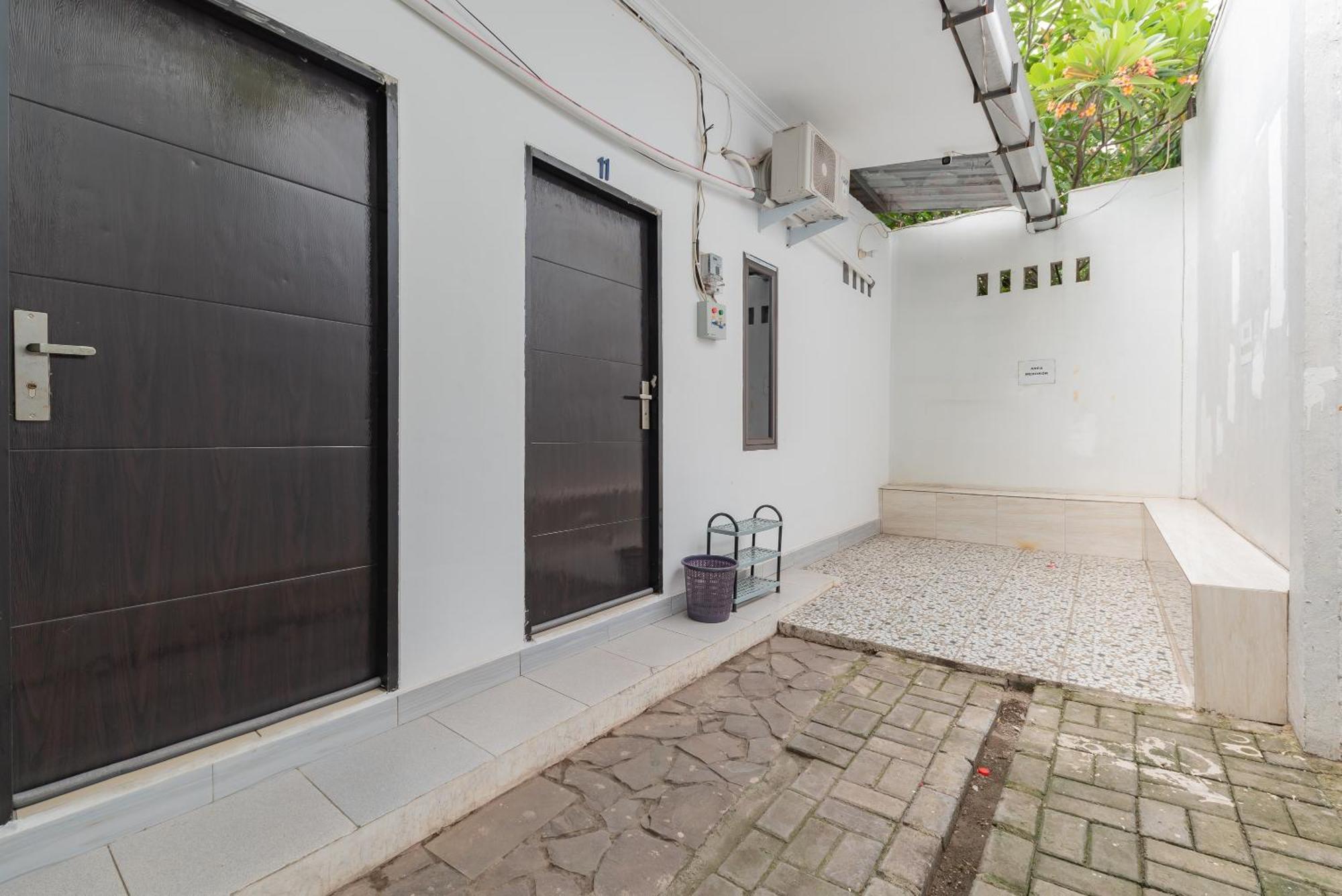 Hotel RedDoorz @ Jalan Raya Tuparev Karawang Zewnętrze zdjęcie
