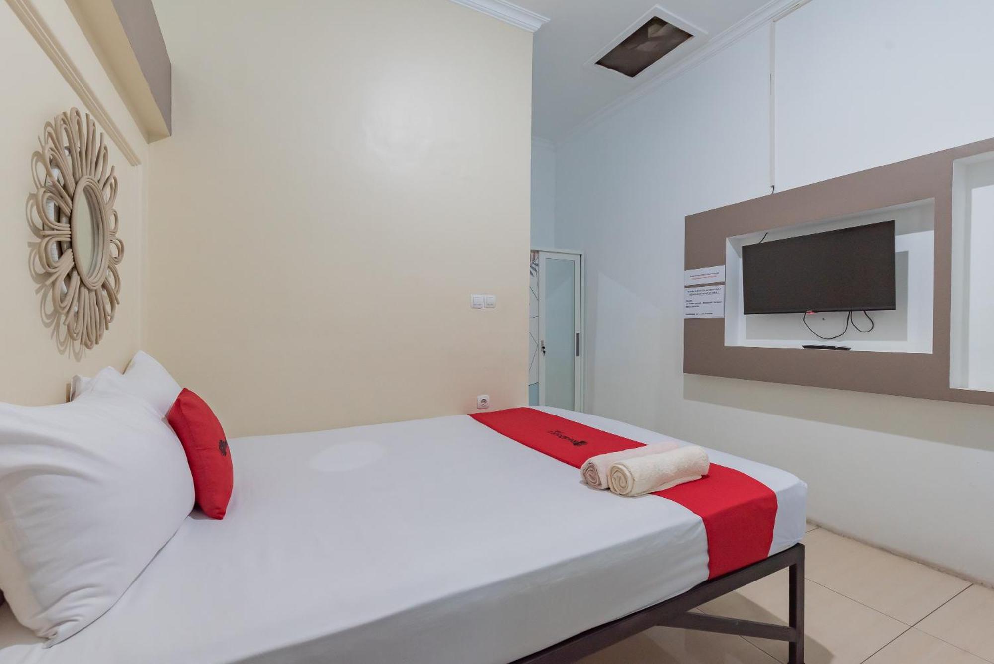 Hotel RedDoorz @ Jalan Raya Tuparev Karawang Zewnętrze zdjęcie